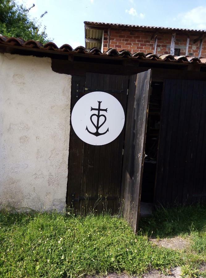 La Croix De Camargue Panzió Oradour-sur-Glane Kültér fotó
